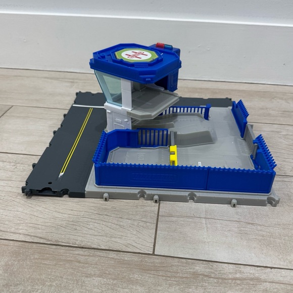 Matchbox Toy Cars Playset, Action Drivers Police Station Dispatch - Picture 1 of 5